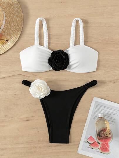 Sexy weißes Bikini-Set mit Blumendekor