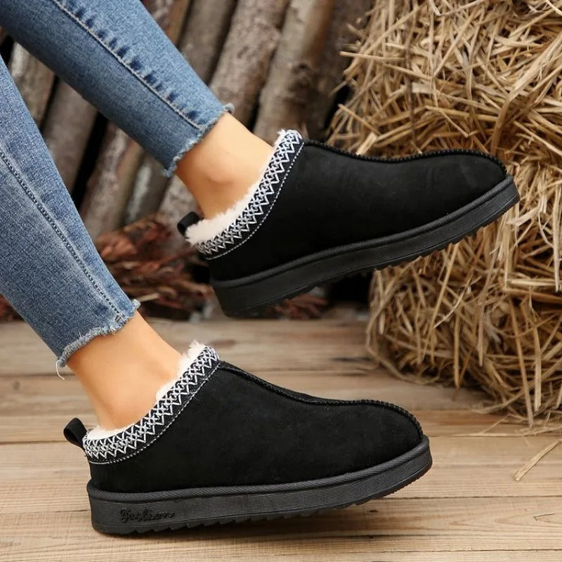 Slippers with fur feed