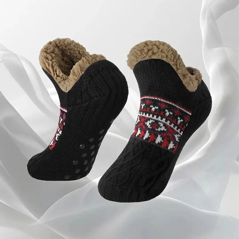 Fluffy knitting socks with fleece feed