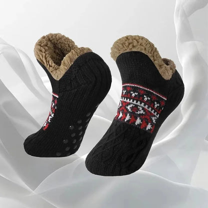 Fluffy knitting socks with fleece feed