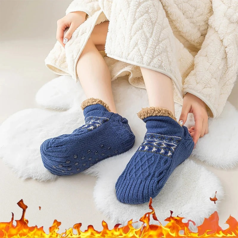 Fluffy knitting socks with fleece feed