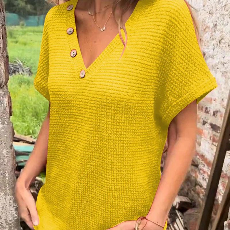 Amelie Blouse | Chic short-sleeved blouse with buttons and V-neck
