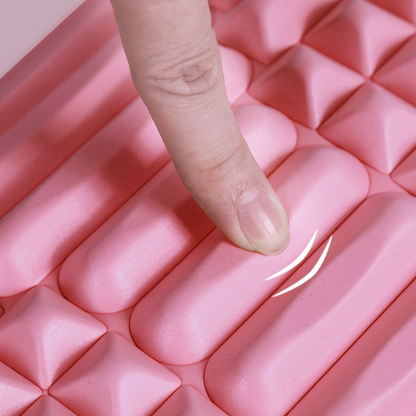 Massage device to support the spine
